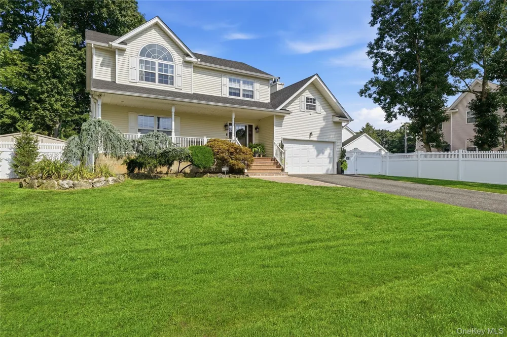 1536 Winganhauppauge Road Islip, NY 11751