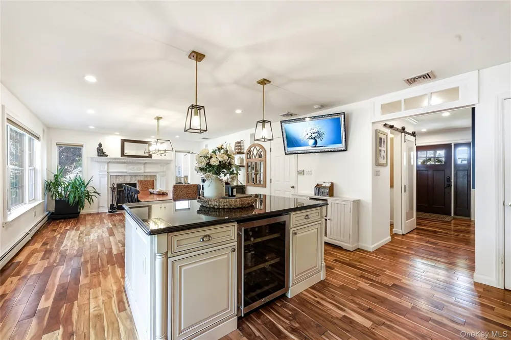 1536 Winganhauppauge Road Islip, NY 11751
