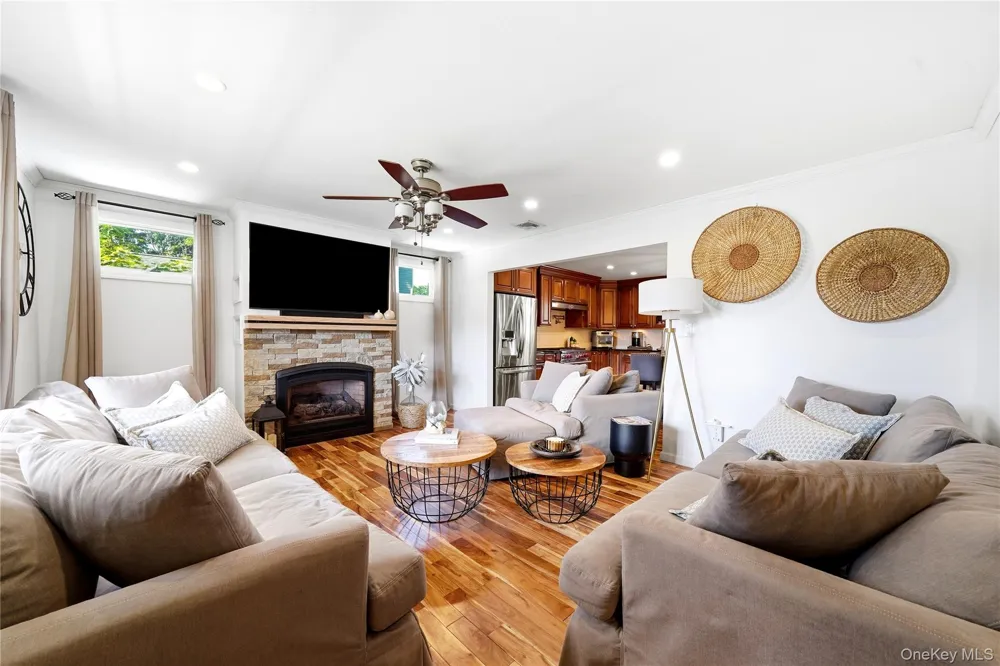 1536 Winganhauppauge Road Islip, NY 11751