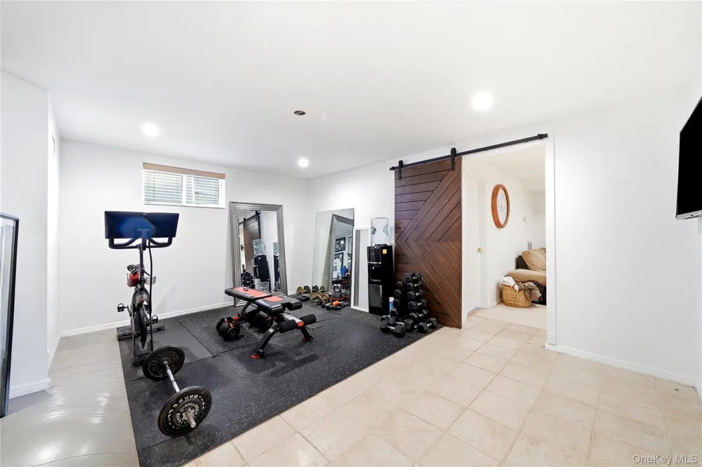 1536 Winganhauppauge Road Islip, NY 11751