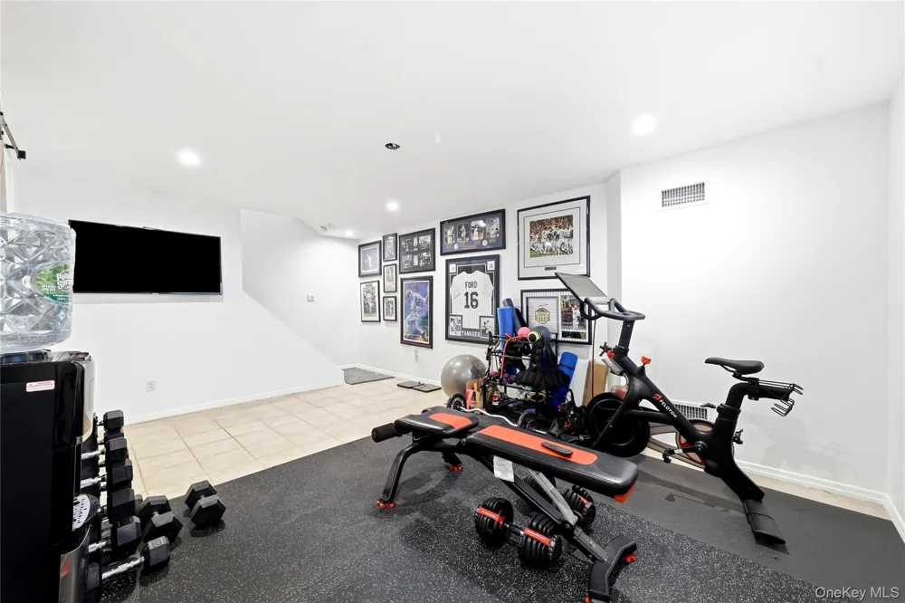 1536 Winganhauppauge Road Islip, NY 11751