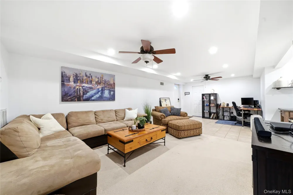 1536 Winganhauppauge Road Islip, NY 11751