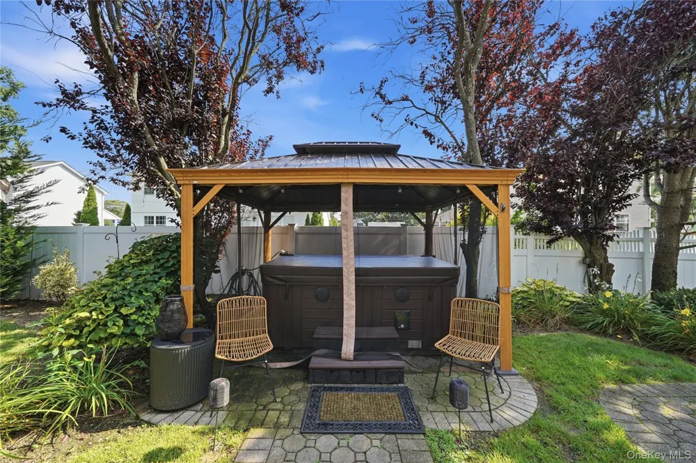 1536 Winganhauppauge Road Islip, NY 11751