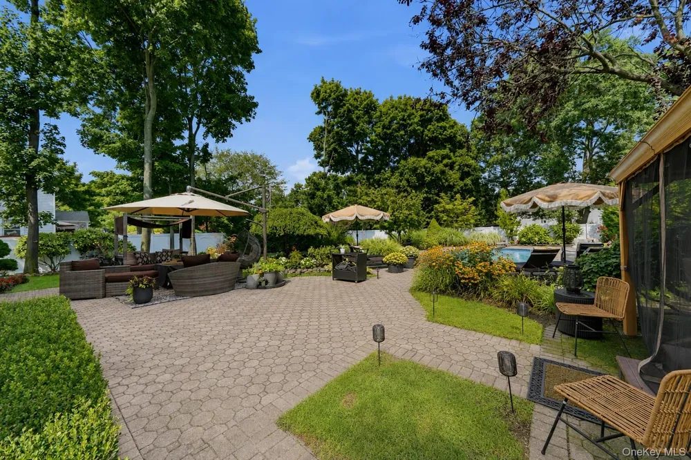 1536 Winganhauppauge Road Islip, NY 11751