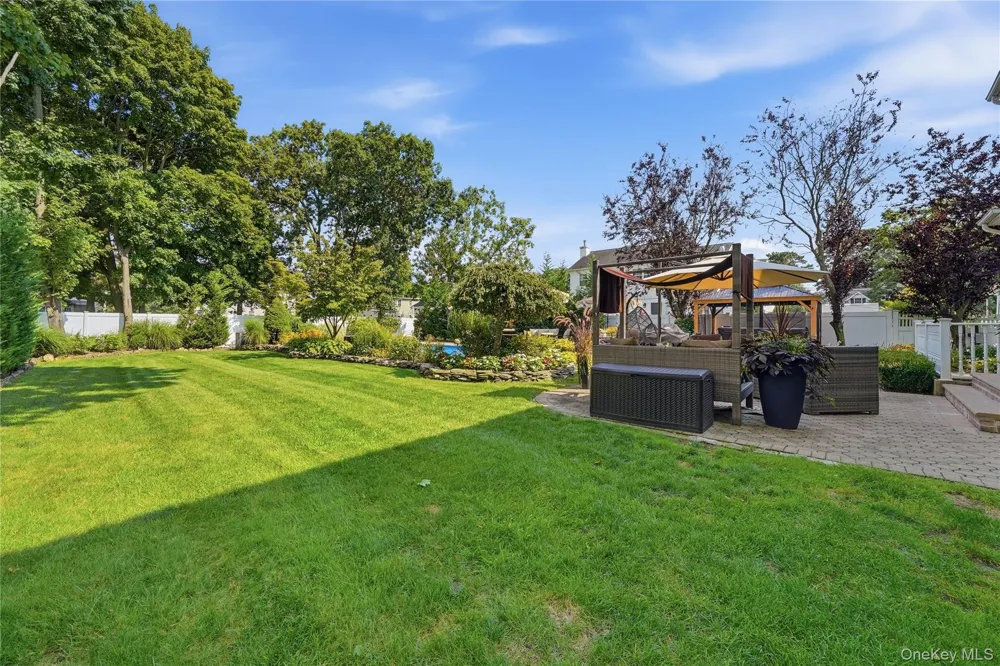 1536 Winganhauppauge Road Islip, NY 11751