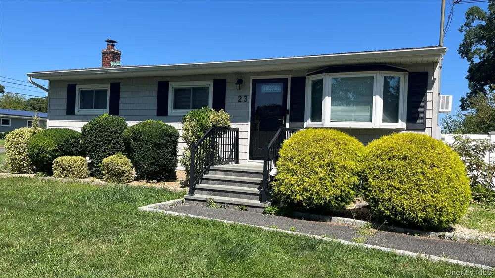 23 Pine Street Brentwood, NY 11717