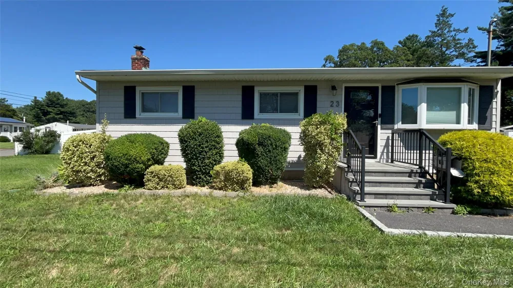 23 Pine Street Brentwood, NY 11717