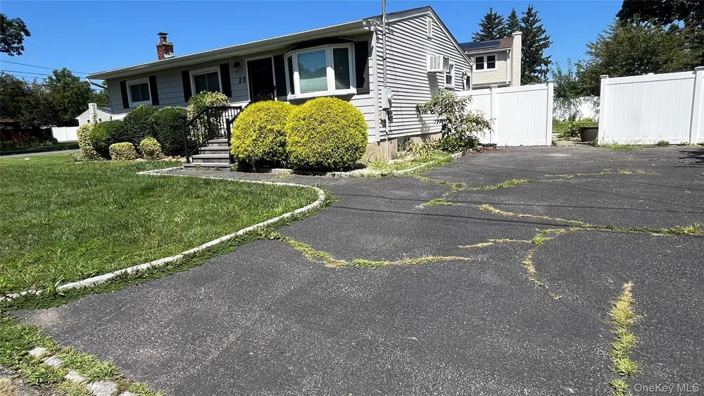 23 Pine Street Brentwood, NY 11717