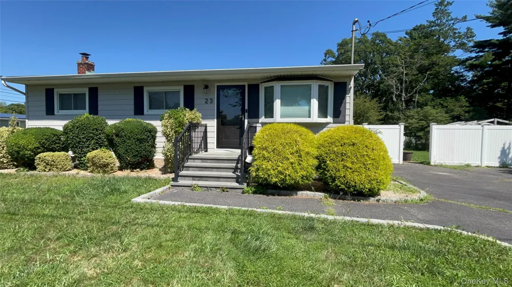 23 Pine Street Brentwood, NY 11717