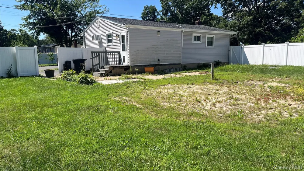 23 Pine Street Brentwood, NY 11717