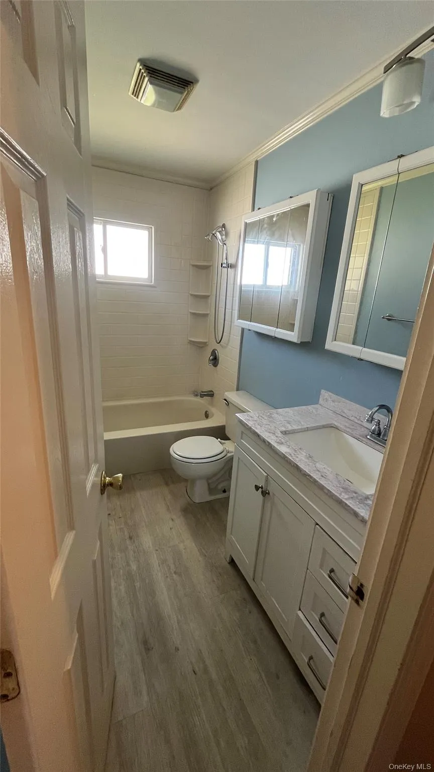 23 Pine Street Brentwood, NY 11717