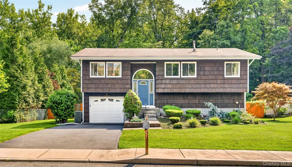 10 Lighthouse Court Tomkins Cove, NY 10986
