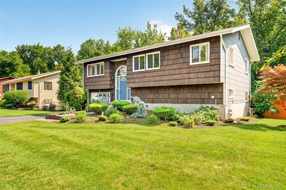 10 Lighthouse Court Tomkins Cove, NY 10986