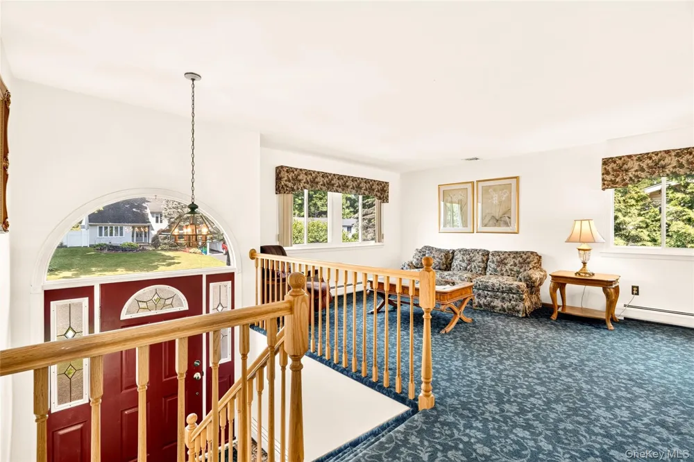 10 Lighthouse Court Tomkins Cove, NY 10986