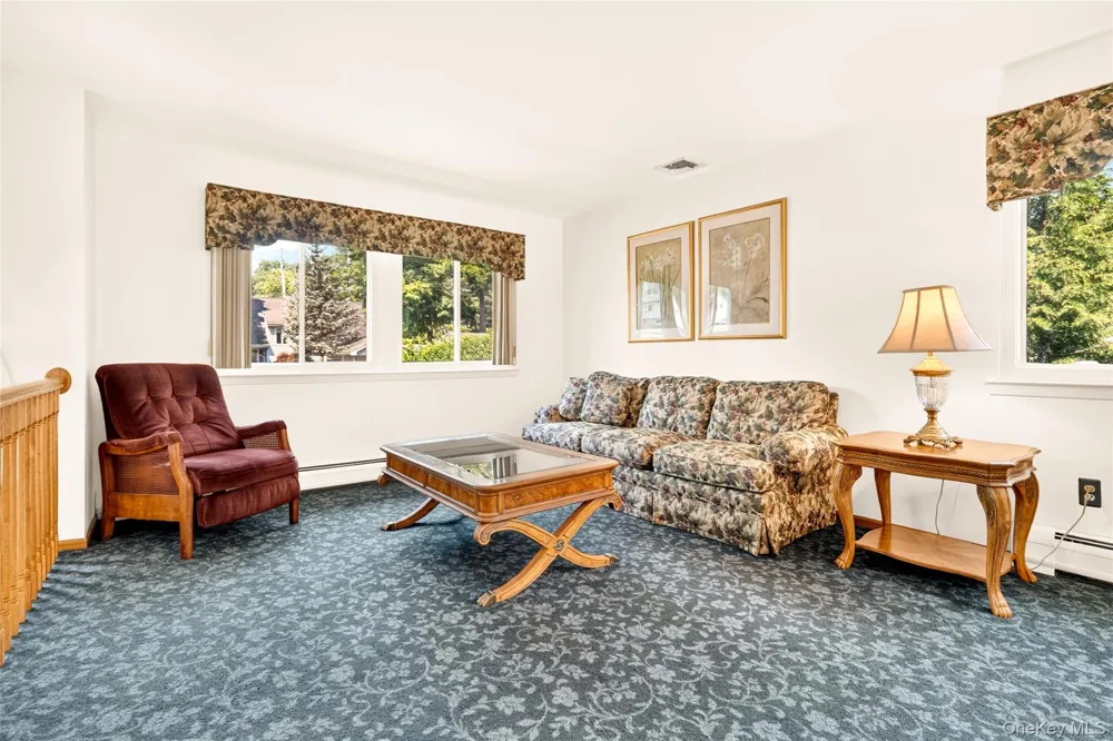 10 Lighthouse Court Tomkins Cove, NY 10986