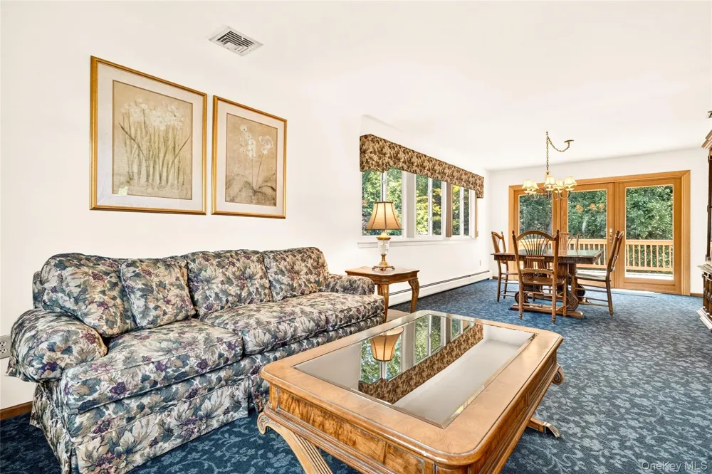 10 Lighthouse Court Tomkins Cove, NY 10986