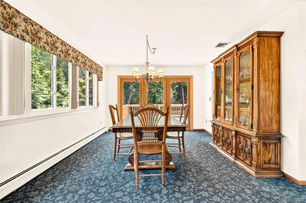 10 Lighthouse Court Tomkins Cove, NY 10986