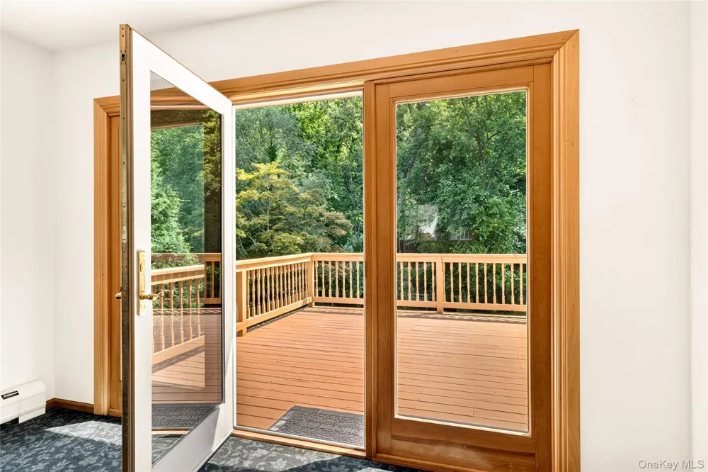 10 Lighthouse Court Tomkins Cove, NY 10986