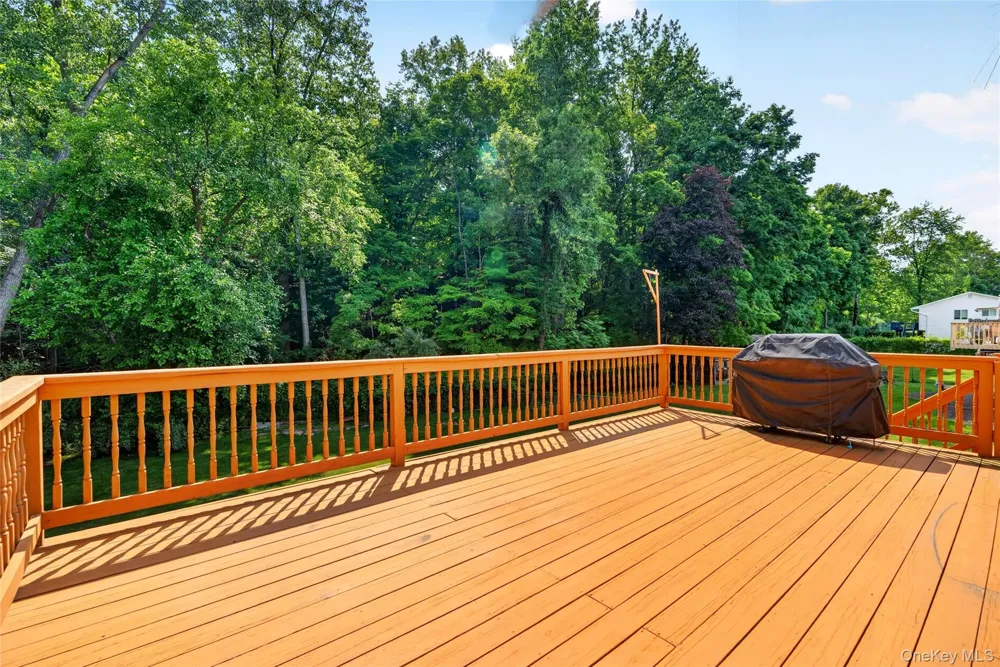 10 Lighthouse Court Tomkins Cove, NY 10986
