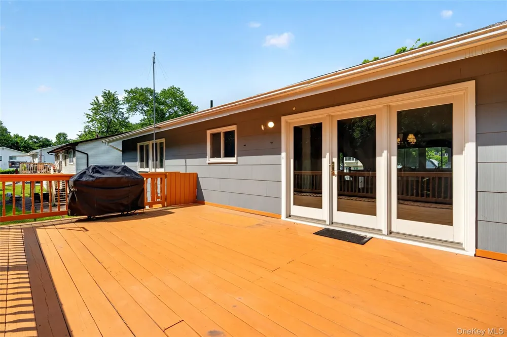 10 Lighthouse Court Tomkins Cove, NY 10986
