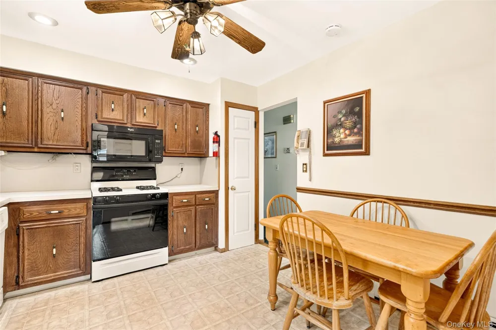10 Lighthouse Court Tomkins Cove, NY 10986