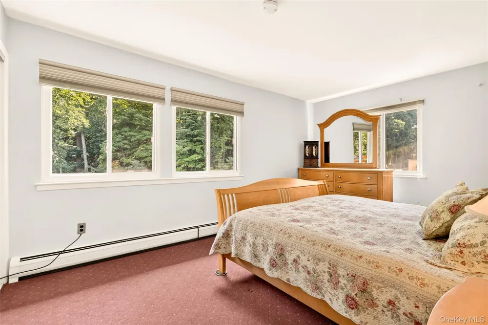 10 Lighthouse Court Tomkins Cove, NY 10986