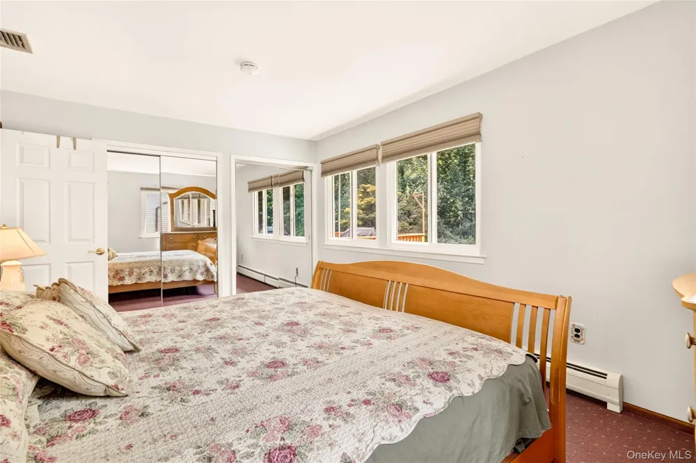 10 Lighthouse Court Tomkins Cove, NY 10986
