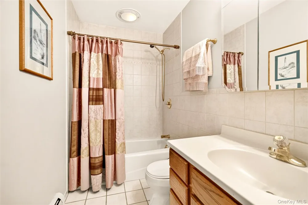 10 Lighthouse Court Tomkins Cove, NY 10986
