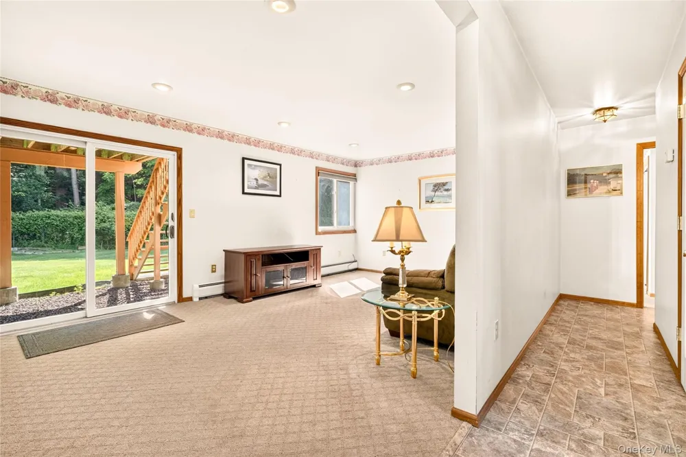 10 Lighthouse Court Tomkins Cove, NY 10986