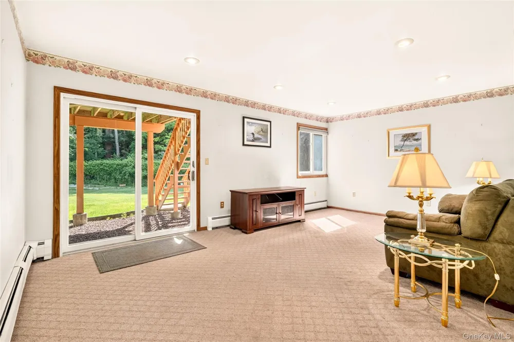 10 Lighthouse Court Tomkins Cove, NY 10986