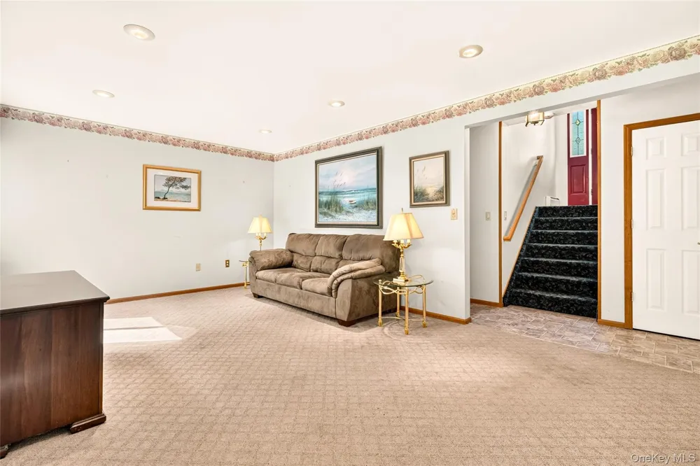 10 Lighthouse Court Tomkins Cove, NY 10986