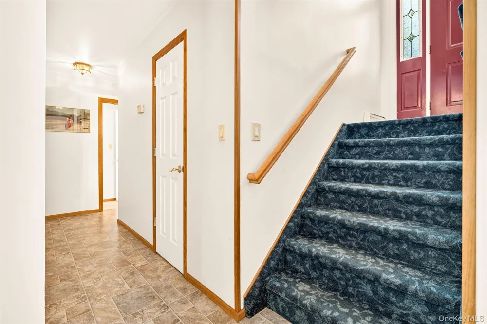 10 Lighthouse Court Tomkins Cove, NY 10986
