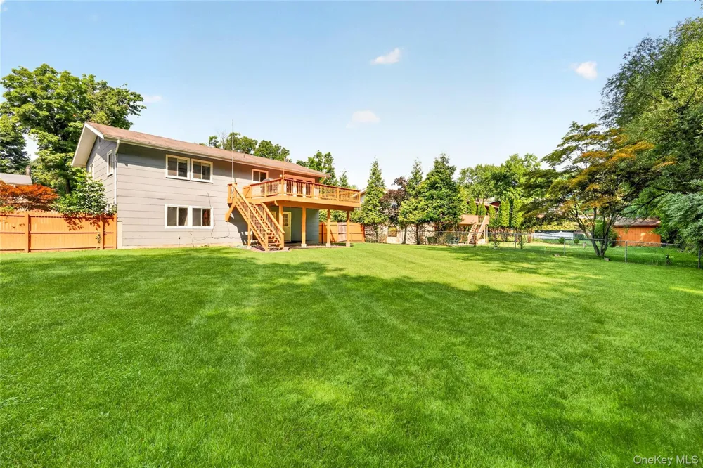 10 Lighthouse Court Tomkins Cove, NY 10986
