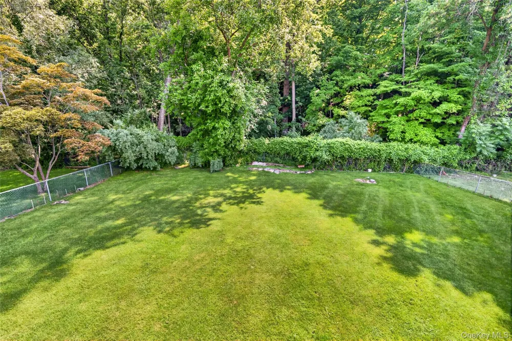 10 Lighthouse Court Tomkins Cove, NY 10986