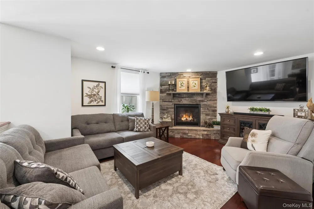 80 Alfred Avenue Baiting Hollow, NY 11933