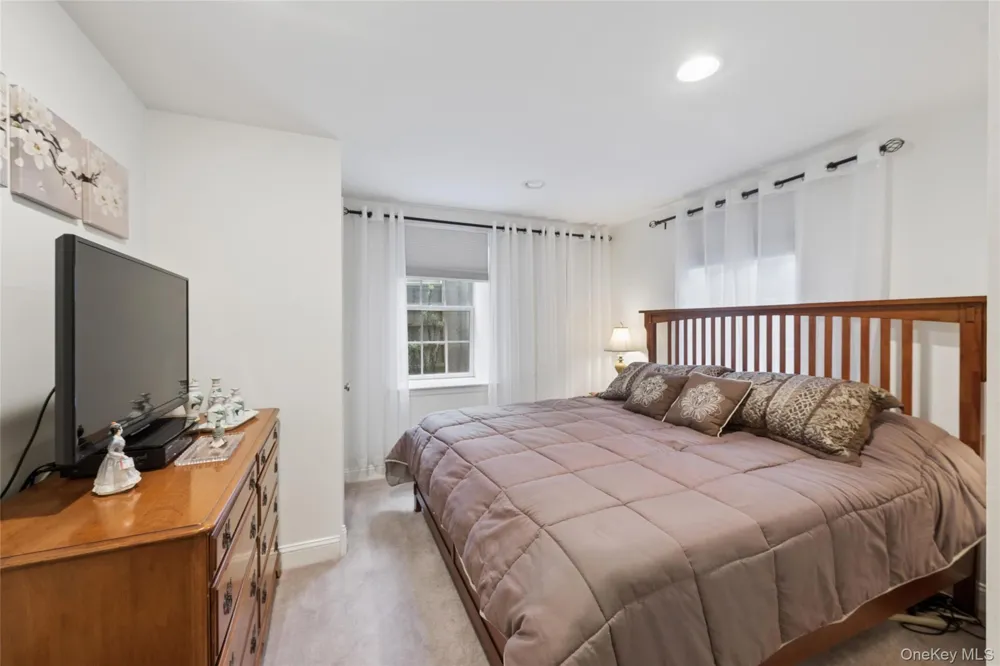 80 Alfred Avenue Baiting Hollow, NY 11933