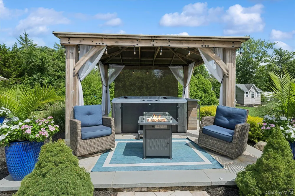 80 Alfred Avenue Baiting Hollow, NY 11933