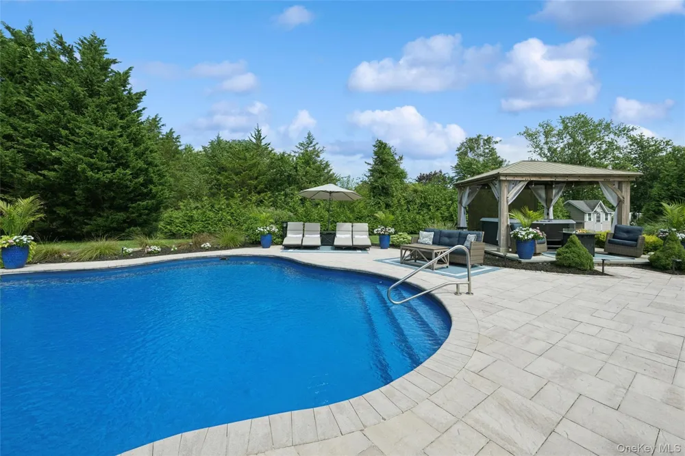 80 Alfred Avenue Baiting Hollow, NY 11933