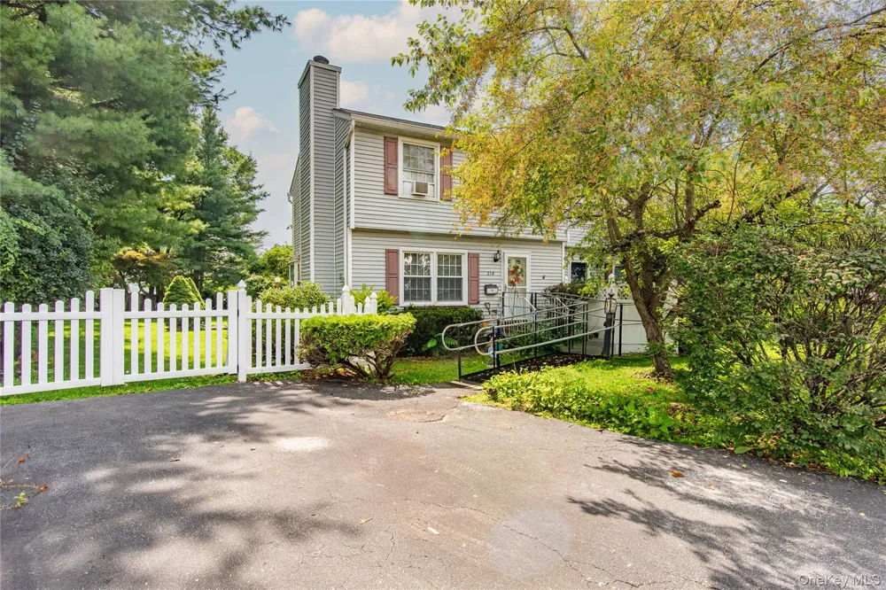 218 Fishkill Landing Beacon, NY 12508