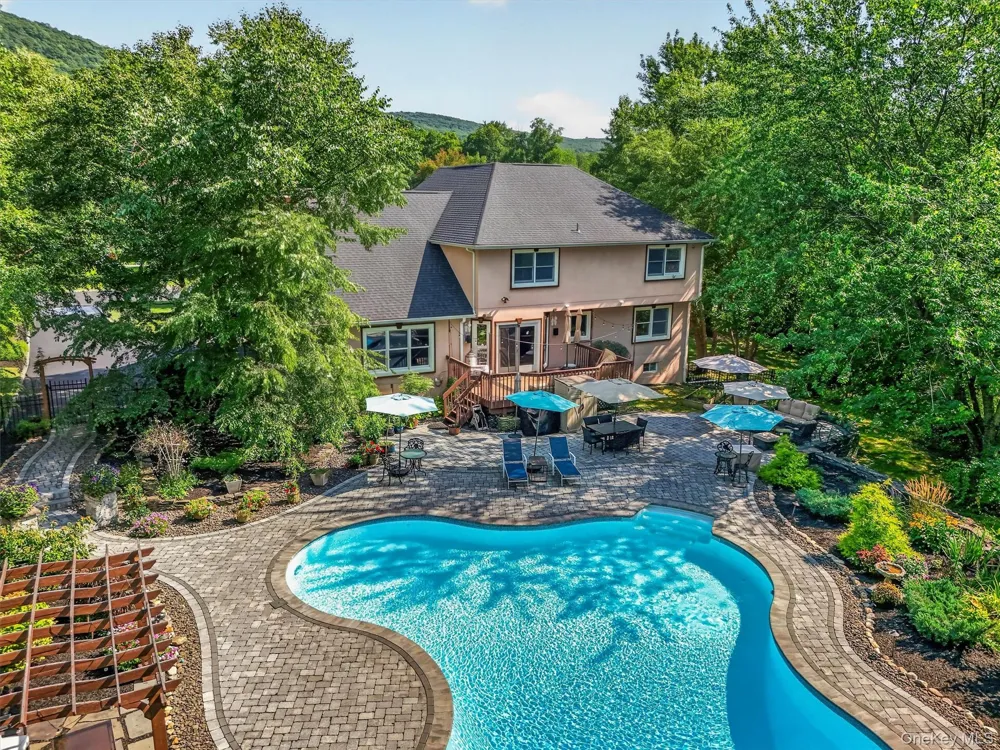 44 Greenwich Avenue Central Valley, NY 10917