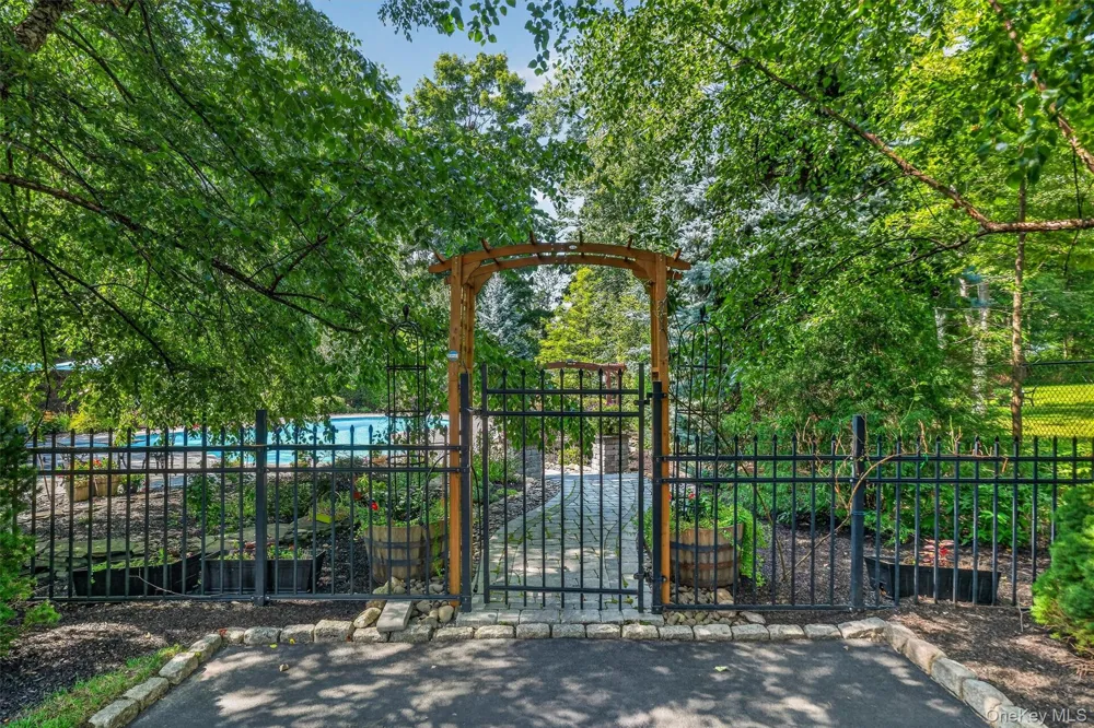 44 Greenwich Avenue Central Valley, NY 10917