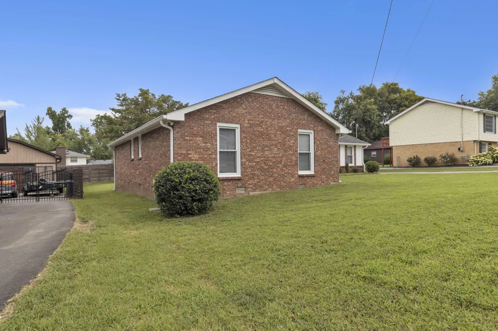 625 Dutchmans Dr Hermitage, TN 37076