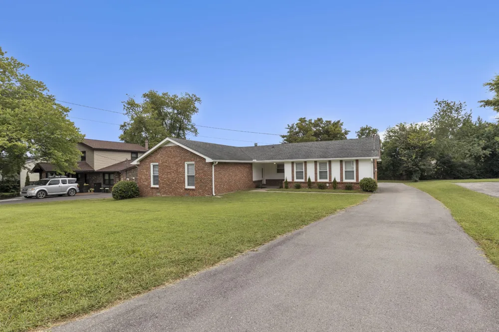 625 Dutchmans Dr Hermitage, TN 37076