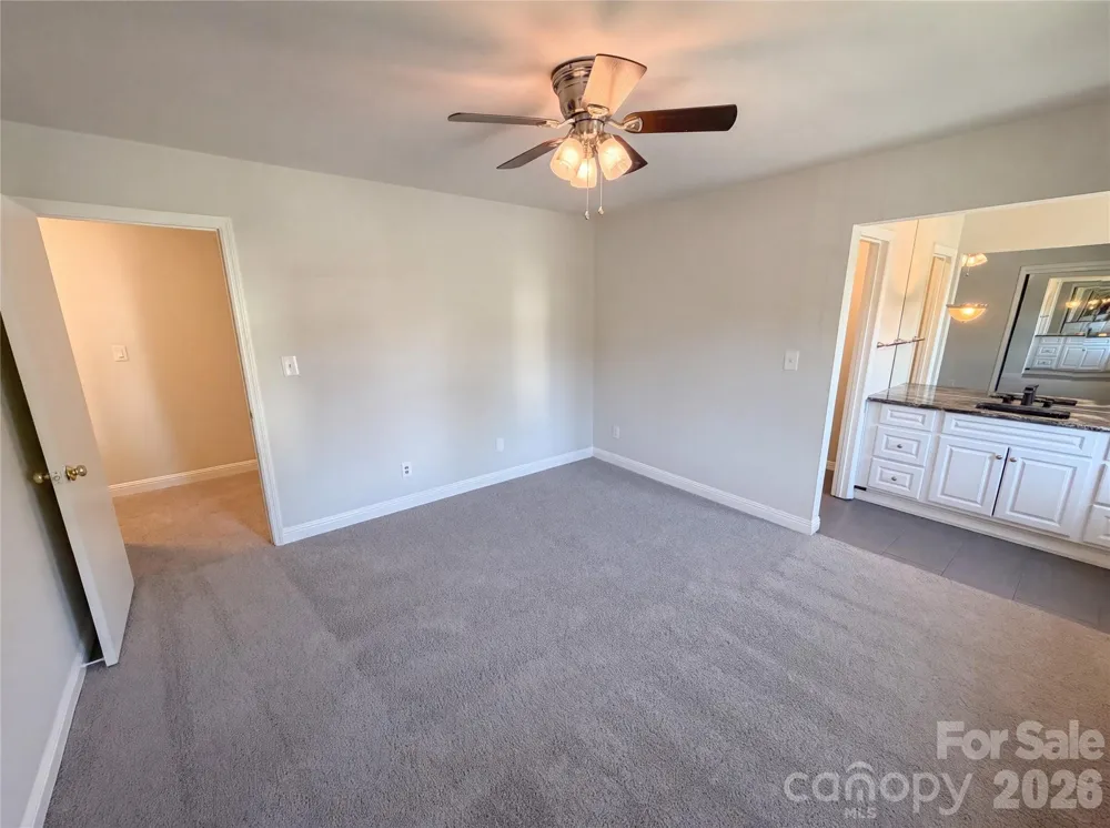 8042 Regent Park Lane Charlotte, NC 28210