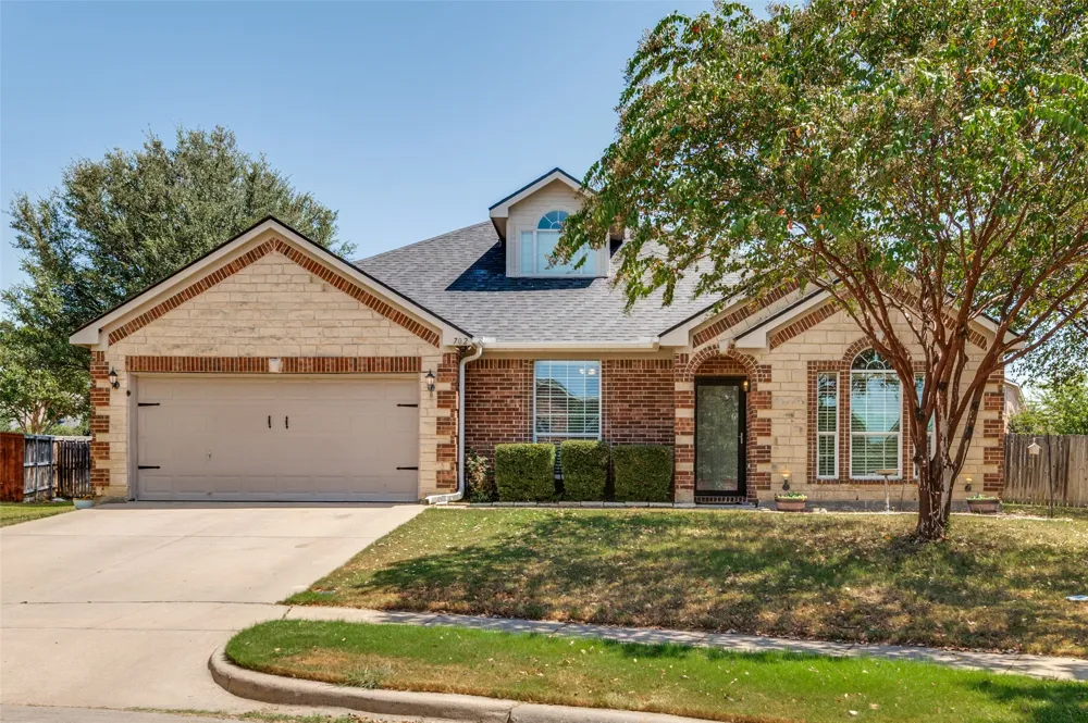 702 Champlain Court Midlothian, TX 76065