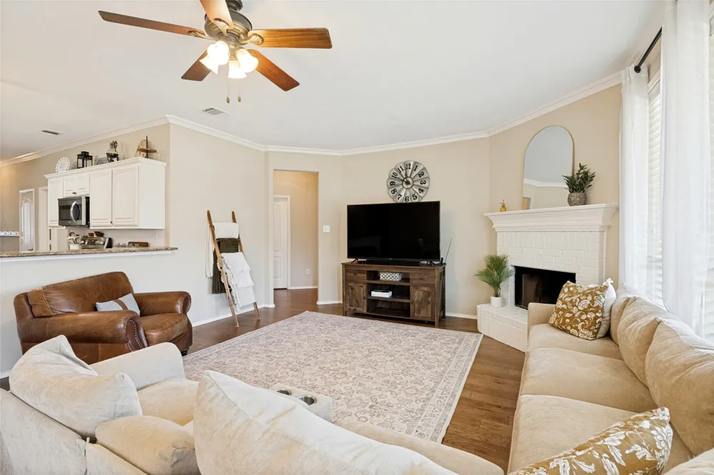 702 Champlain Court Midlothian, TX 76065