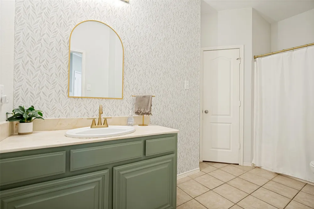 702 Champlain Court Midlothian, TX 76065