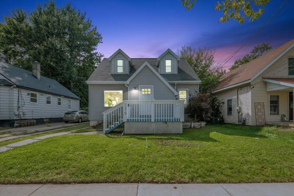 1319 Diamond Avenue NE Grand Rapids, MI 49505