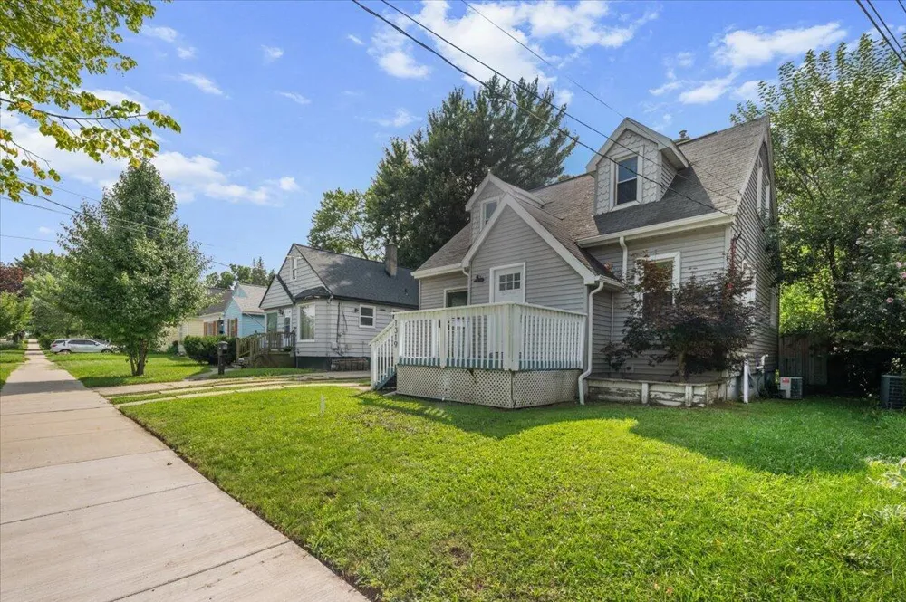 1319 Diamond Avenue NE Grand Rapids, MI 49505