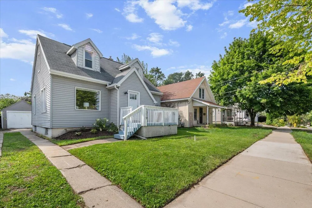 1319 Diamond Avenue NE Grand Rapids, MI 49505